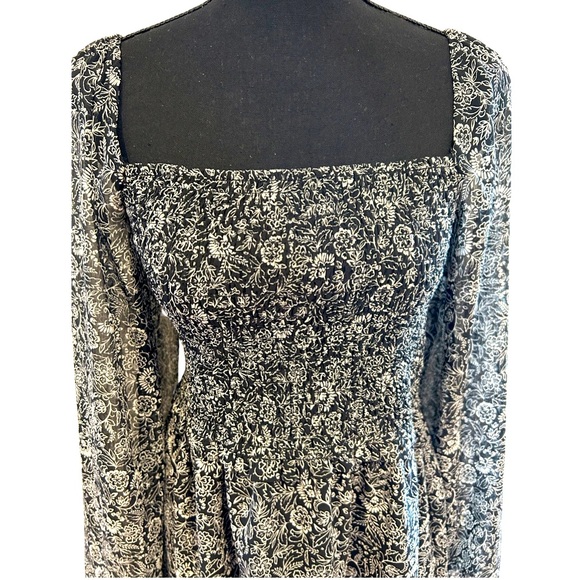 NWT Dynamite Floral Smocked Mini Dress Size M - Picture 2 of 6